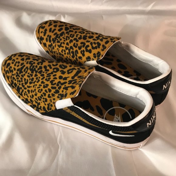 Nike Comfort Insole Leopard Print Casual Wear Slip-On Shoes - Picture 3 of 8